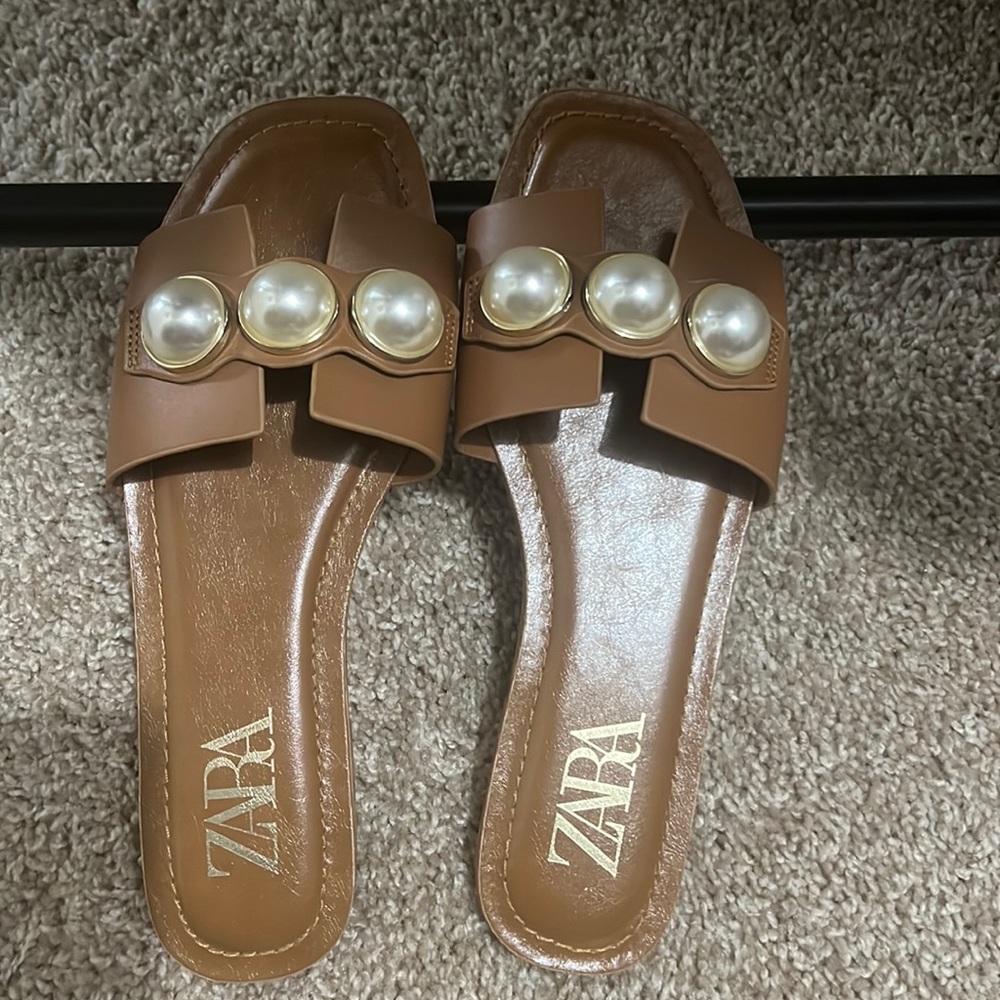 Zara *Leather Slide Sandals With Pearls Gem
